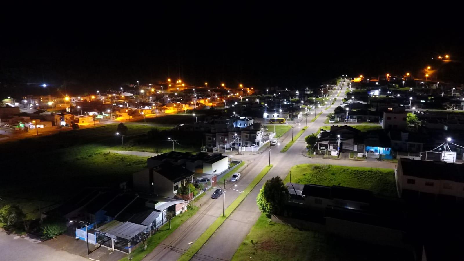 Imagem aérea noturna de Francisco Beltrão