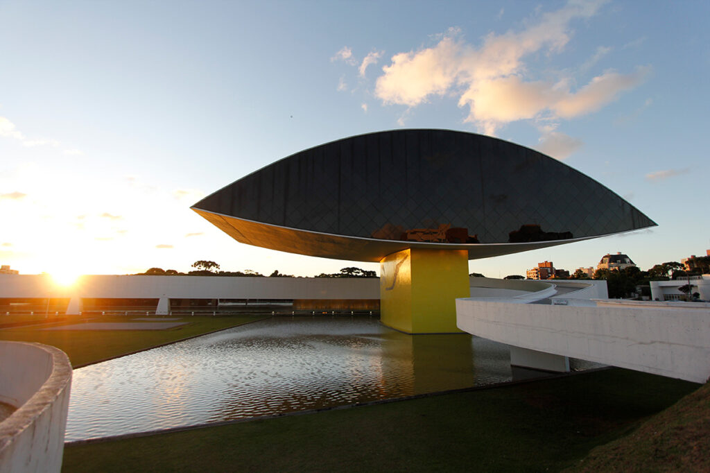 Museu Oscar Niemeyer MON